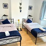 3 Twin Bedroom Entire House Sleeps 10 Driveway Parking Near Coventry University And City Center