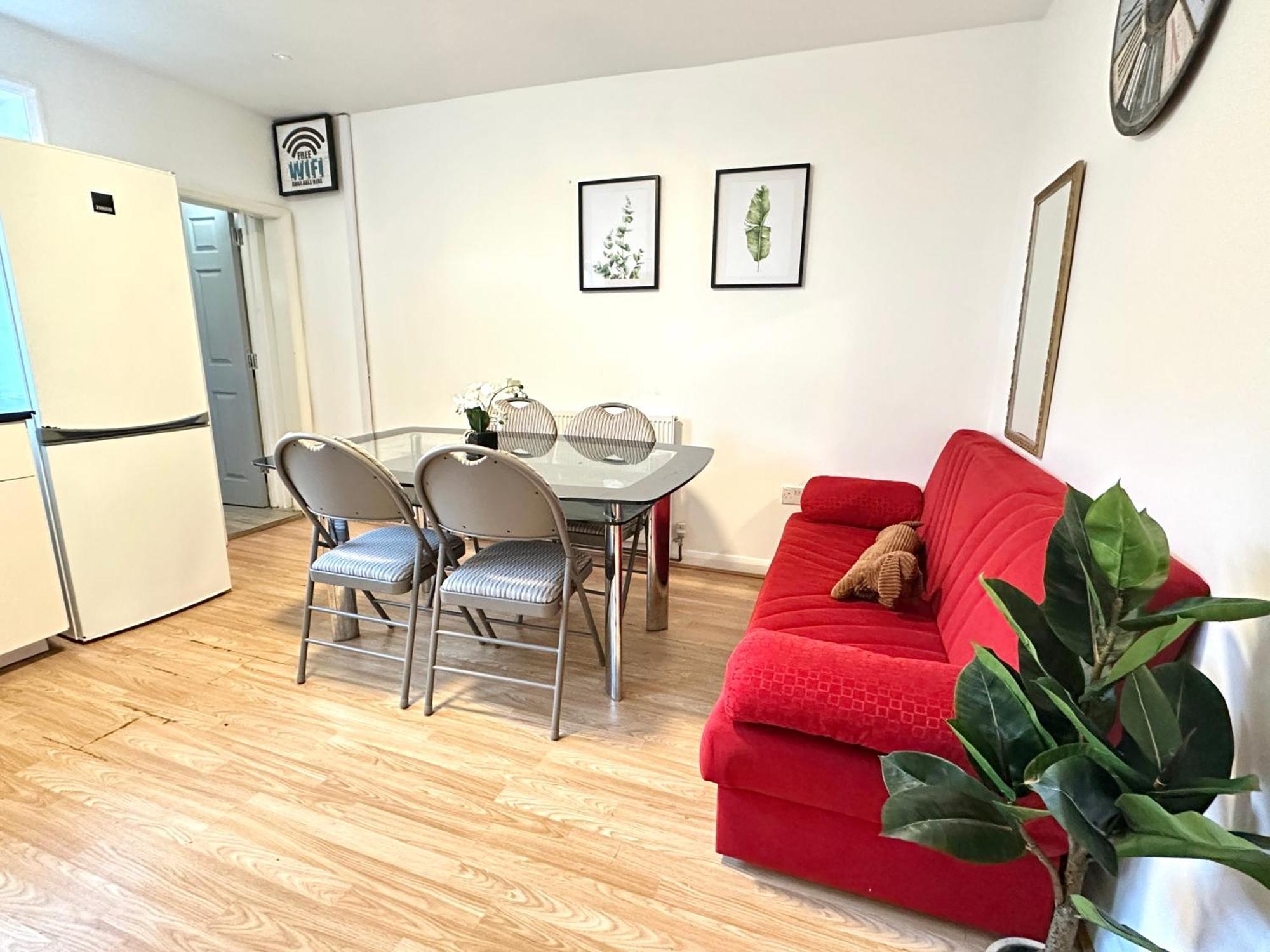 3 Twin Bedroom Entire House Sleeps 10 Driveway Parking Near And Center