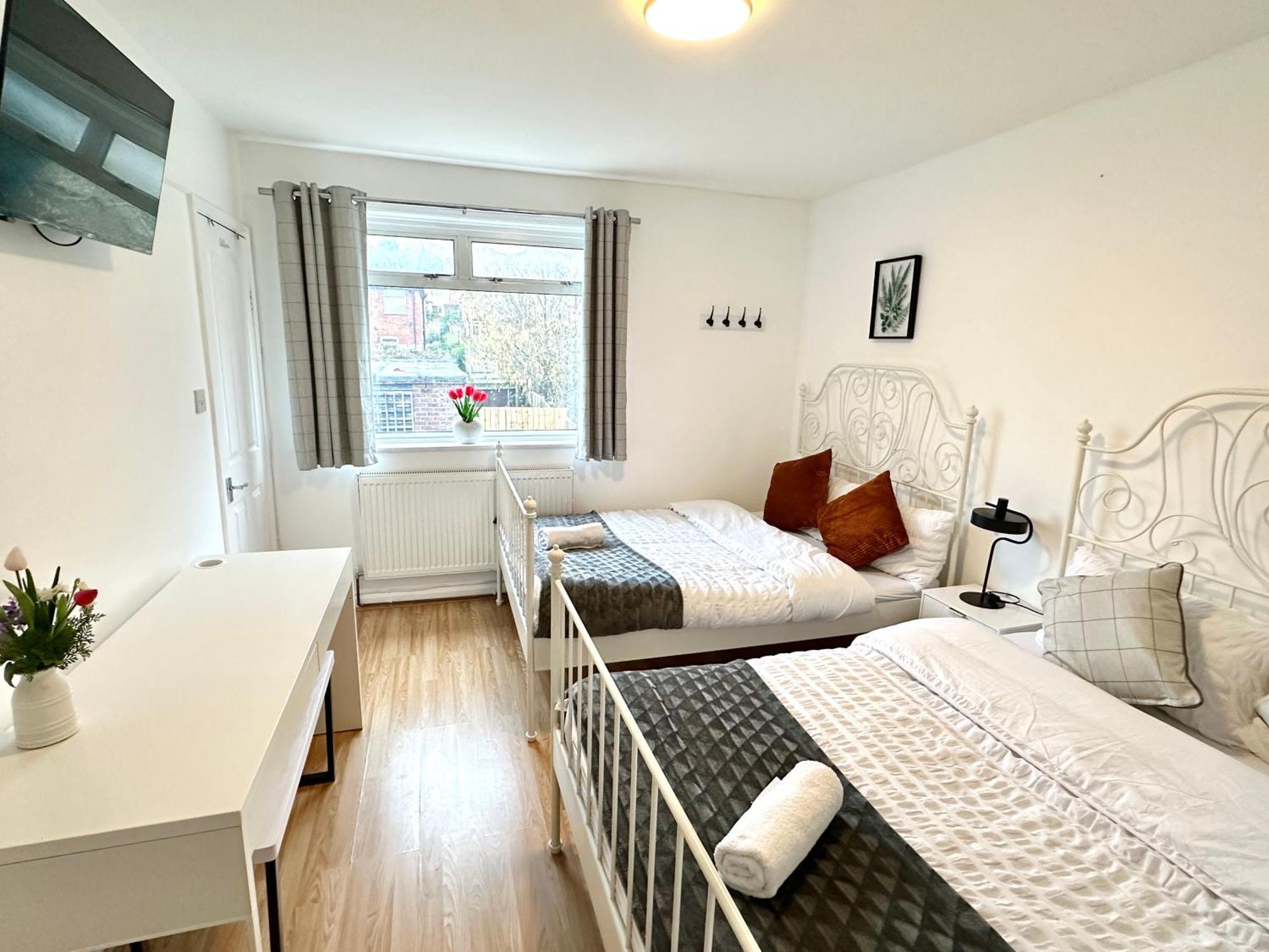3 Twin Bedroom Entire House Sleeps 10 Driveway Parking Near And Center Coventry
