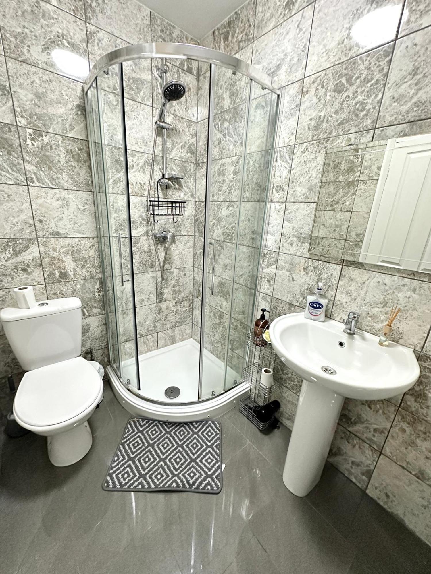 3 Twin Bedroom Entire House Sleeps 10 Driveway Parking Near And Center Holiday home Coventry